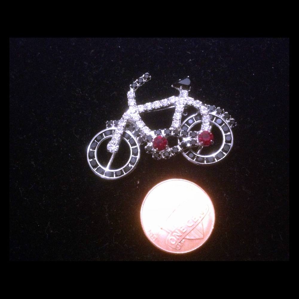 🎀 Vintage bicycle gemstone brooch